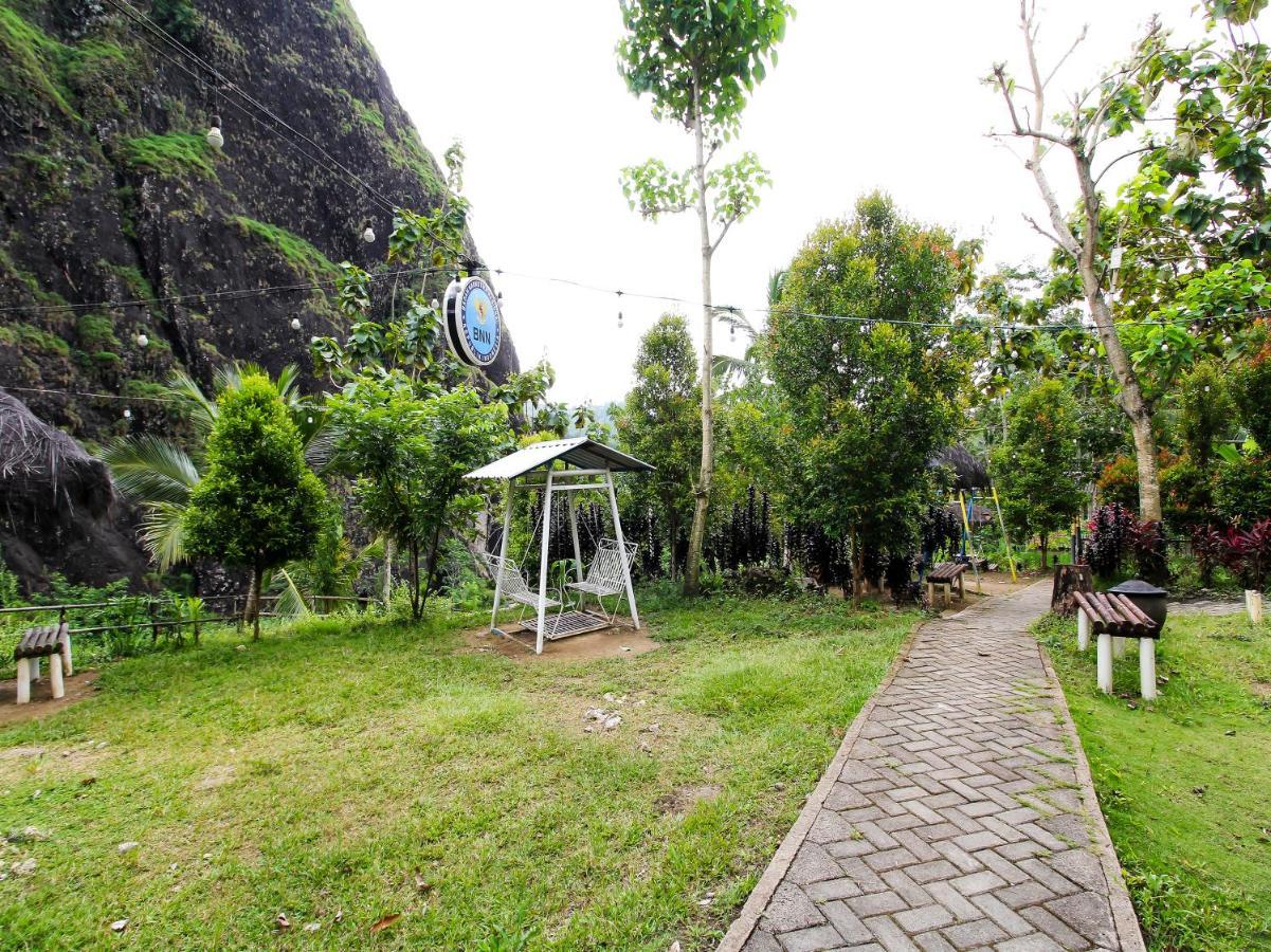 Trenggalek Oyo Homes 91134 Desa Wisata Tebing Lingga מראה חיצוני תמונה